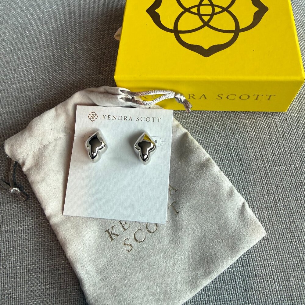 Kendra Scott Adeline Silver Metal Stud Earrings | New In Box | Never Worn